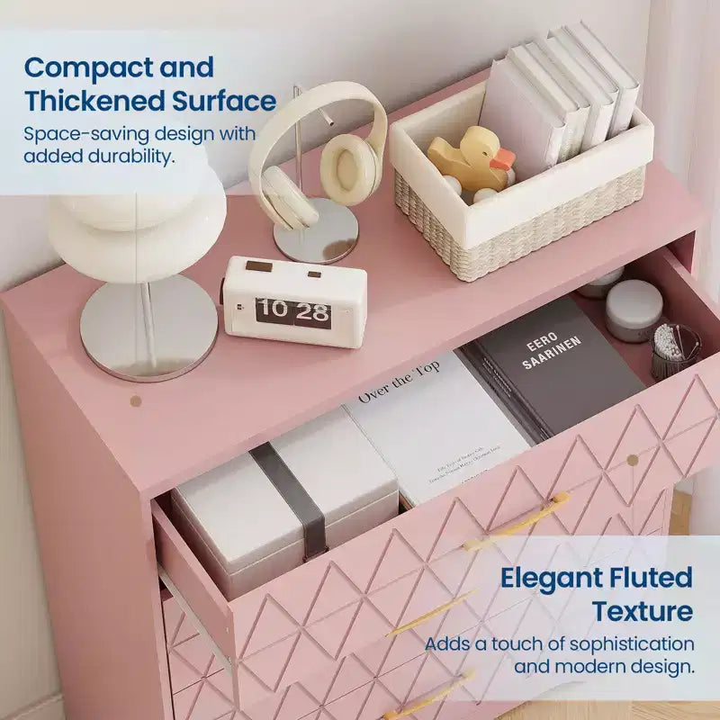 Commode haute moderne de 31,5 pouces avec 5 tiroirs coulissants et des poignées en métal doré ; convient aux dressings, aux entrées ou aux couloirs