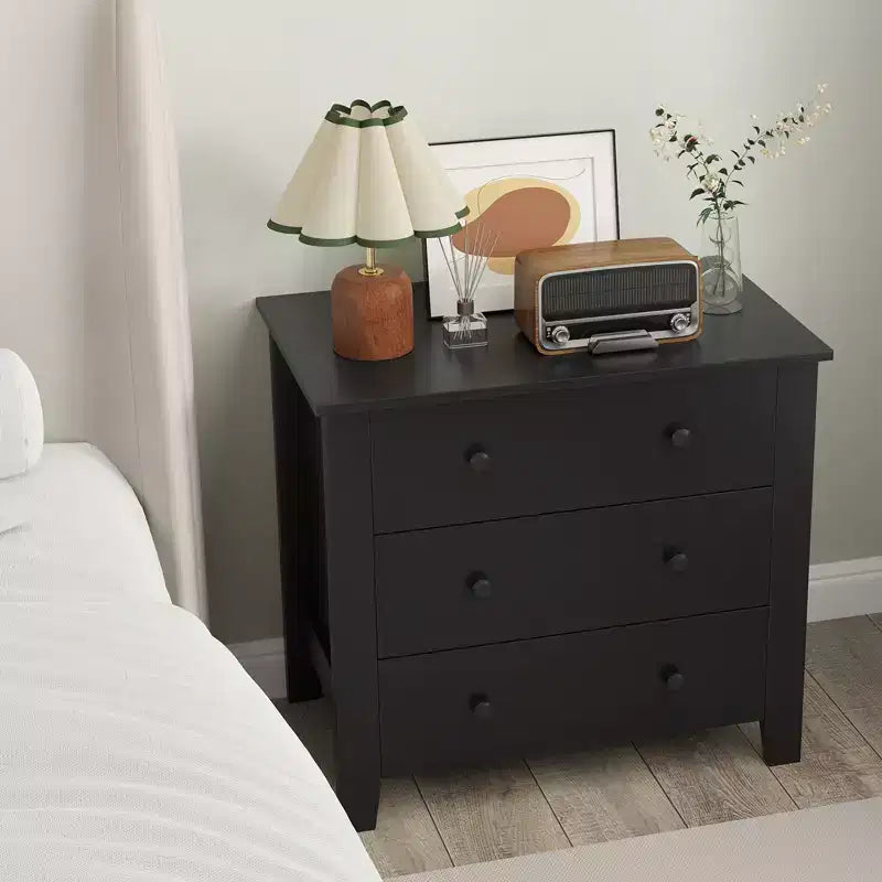 Meuble décoratif à 3 tiroirs – Doté de poignées pratiques et de glissières fluides.