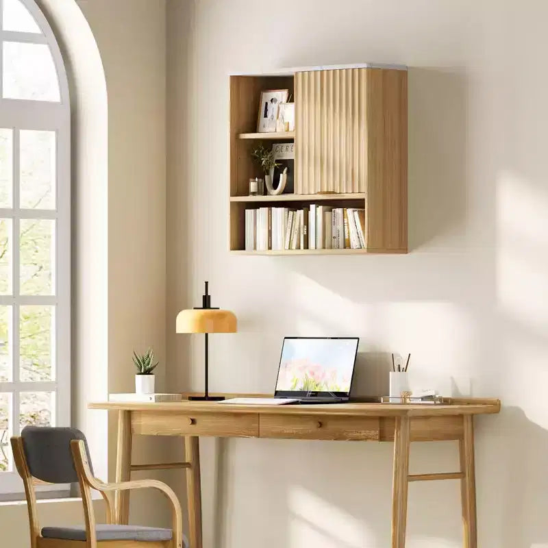 Armoire murale de salle de bain de style moderne—une armoire à pharmacie murale avec portes coulissantes et étagères réglables