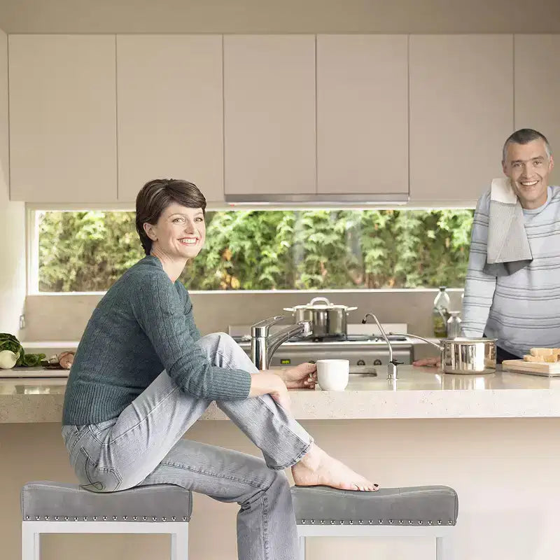 Tabouret de bar haut de gamme en cuir PU (avec repose-pieds) – idéal pour les cuisines, les bars à domicile et les salons