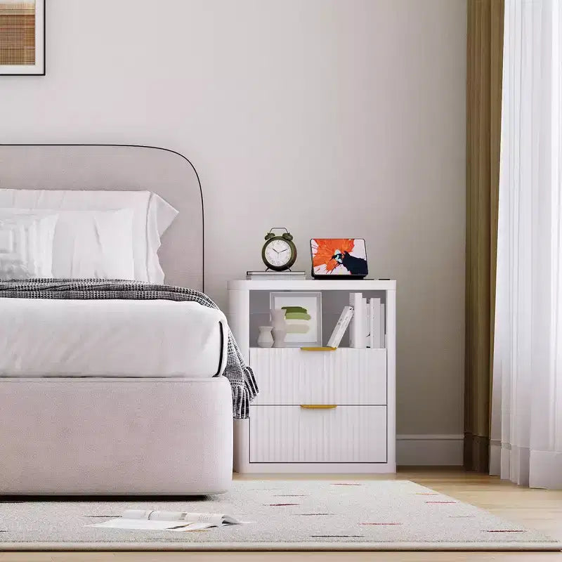 Table de chevet à rayures verticales avec fonction de chargement, idéale pour les chambres et les salons