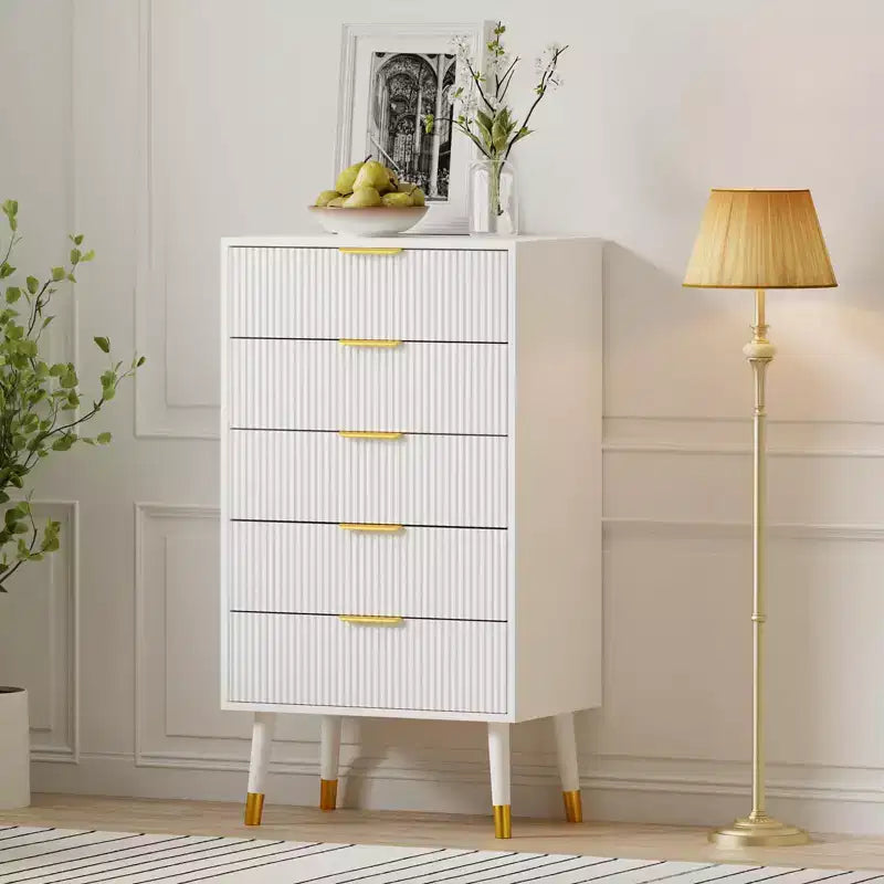 Commode cannelée, commode à 5 tiroirs, poignées et pieds dorés, meuble de rangement de table de chevet pour le salon, l'entrée, le couloir