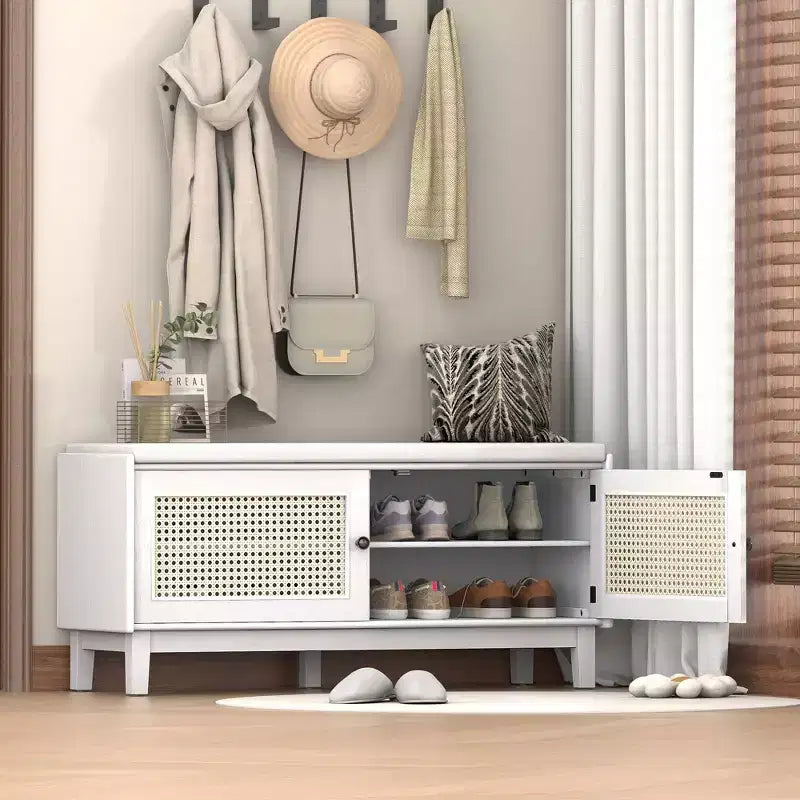 Banc à chaussures moderne avec portes en rotin et siège rembourré doux, banc à chaussures en bois d'appoint pour entrée, couloir