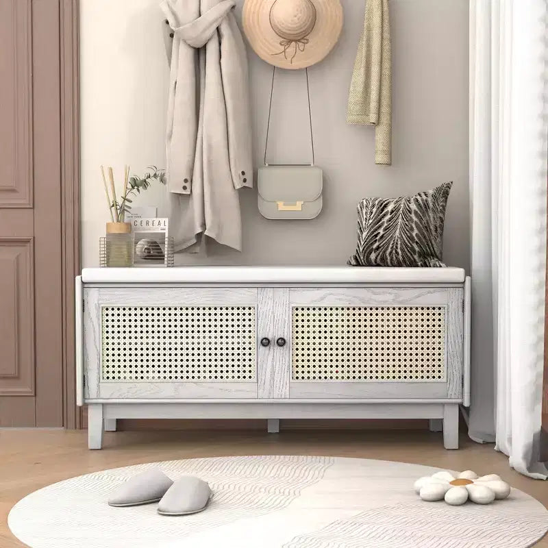 Banc à chaussures moderne avec portes en rotin et siège rembourré doux, banc à chaussures en bois d'appoint pour entrée, couloir
